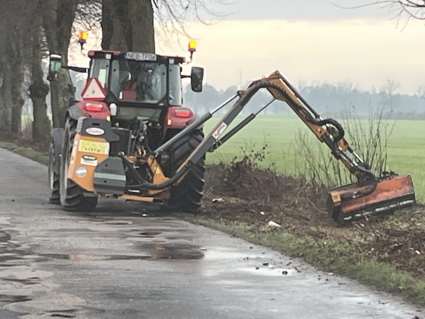 Porządki na drodze powiatowej