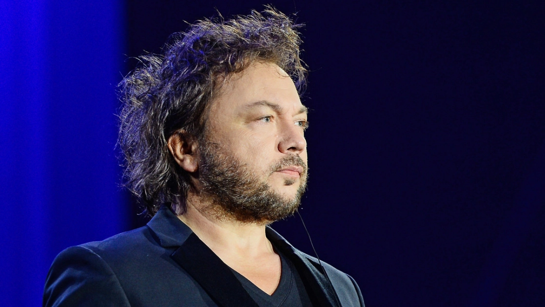 MIETEK SZCZEŚNIAK ZAŚPIEWA NA 24. ROCZNICĘ POWSTANIA POWIATU