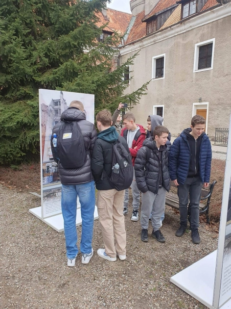 Młodzież Zespołu Szkół odkrywa historię powojennego Elbląga 