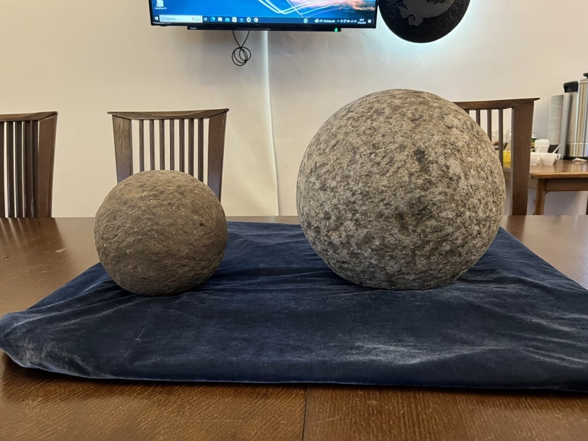 Kamienne kule z XIV wieku