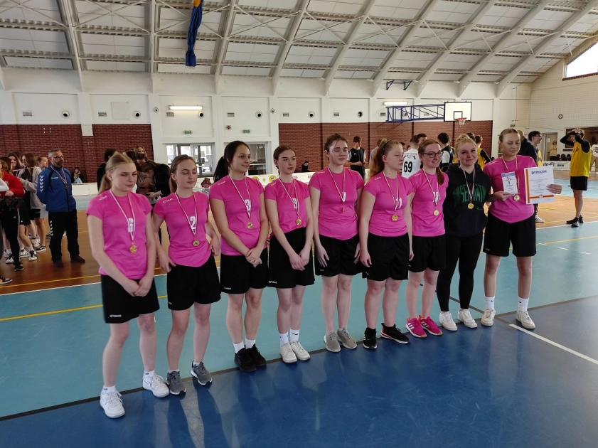 Mistrzostwo powiatu w unihokeju dziewcząt dla drużyny ZSEiT Pasłęk