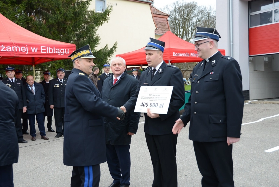 Nowe samochody dla strażaków