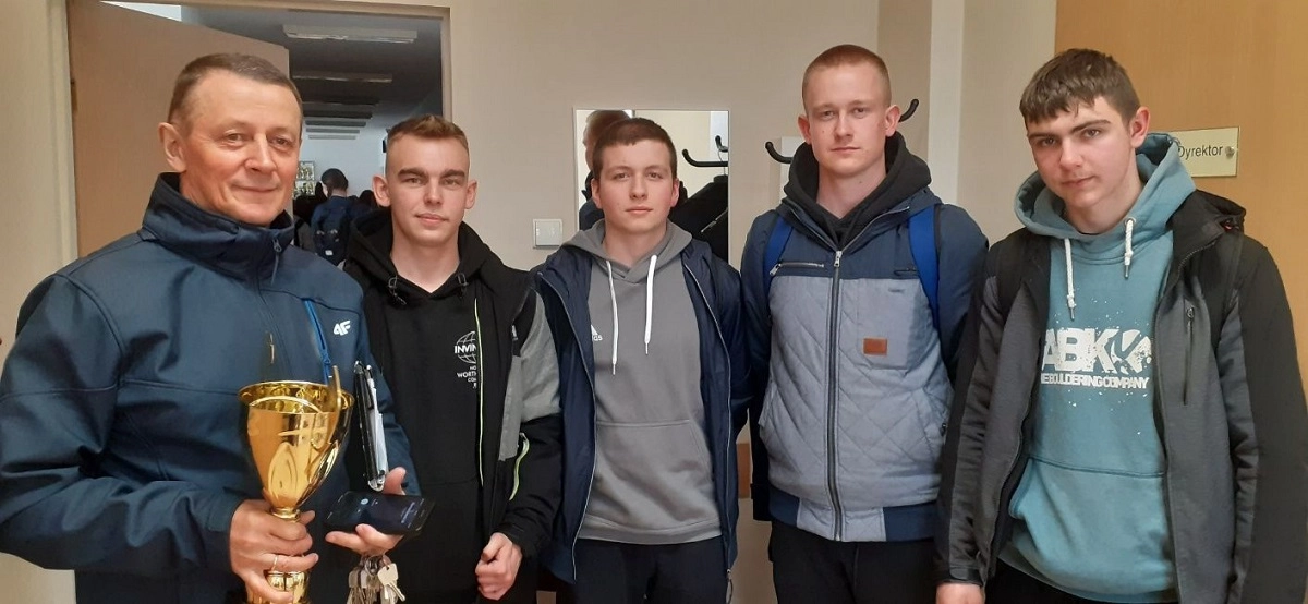 I miejsce w turnieju motoryzacyjnym dla ZSEiT  