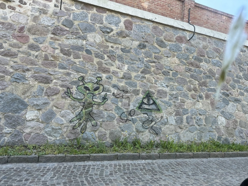 Radosna twórczość pseudo graficiarzy