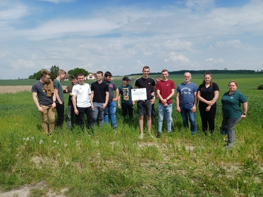 Szkolenie uczniów ZSEiT w terenie