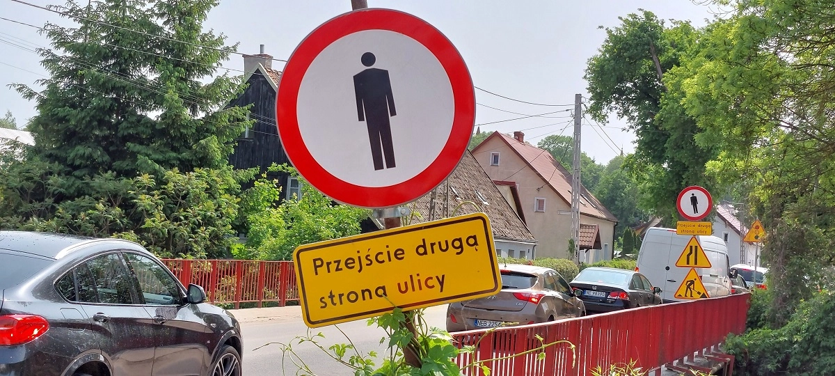 Uwaga kierowcy i piesi