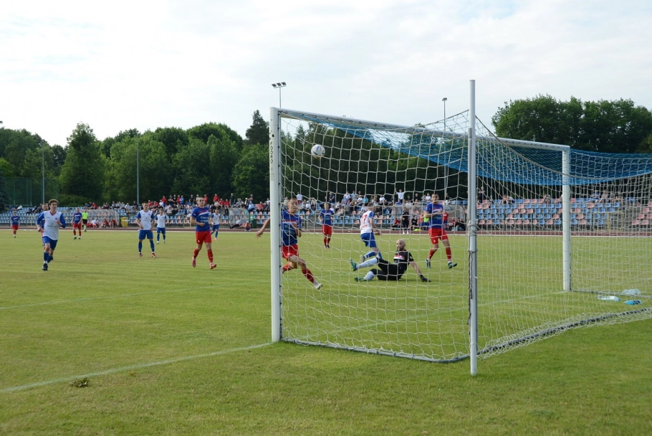 Polonia wygrywa z liderem