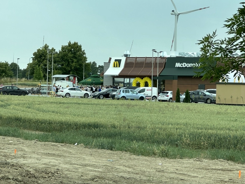 Oblężenie nowej restauracji McDONALD'S