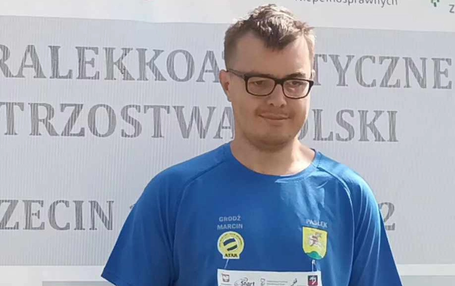 Marcin Grodź z medalem
