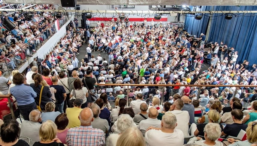 Donald Tusk w starym, zakonnym, hanzeatyckim i przemysłowym Elblągu...