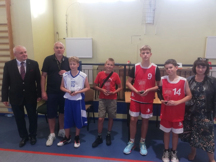 Turniej koszykówki wygrywa Truso