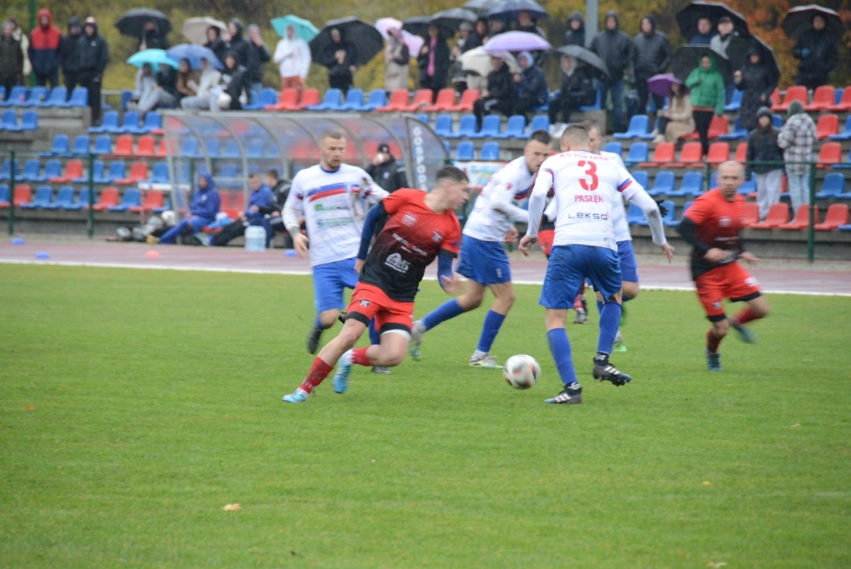 Polonia wygrywa z liderem