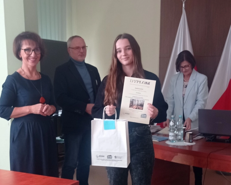 Trzecie miejsce uczennicy ZS w Pasłęku w Wojewódzkim Konkursie Fotograficznym