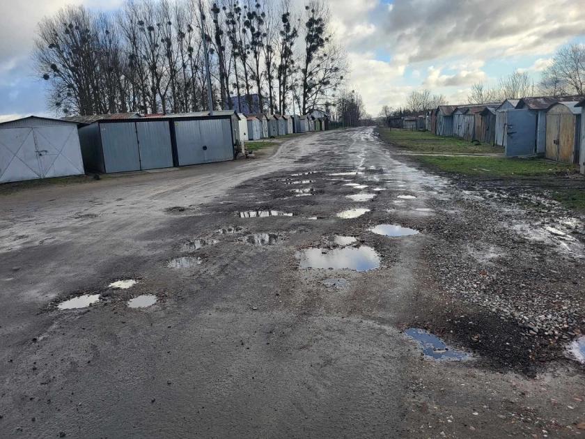 Fatalny stan naszej drogi dojazdowej... 