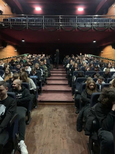 Młodzież ZSEiT na filmie Napoleon w Pasłęckim Ośrodku Kultury