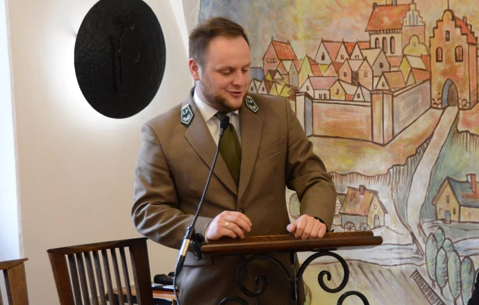 Koniec z widowiskowym sadzeniem lasu