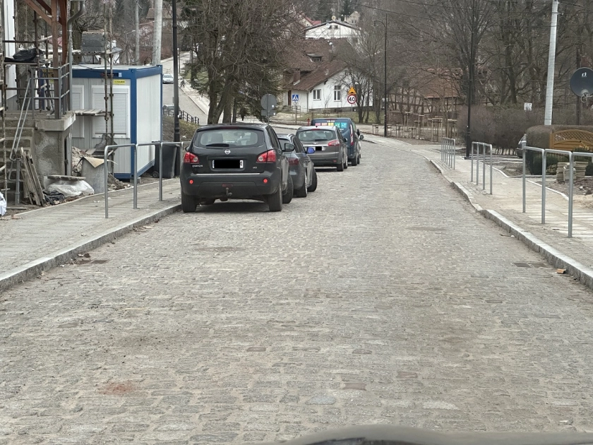 Jeden kierunek, albo zakaz zatrzymywania się i postoju