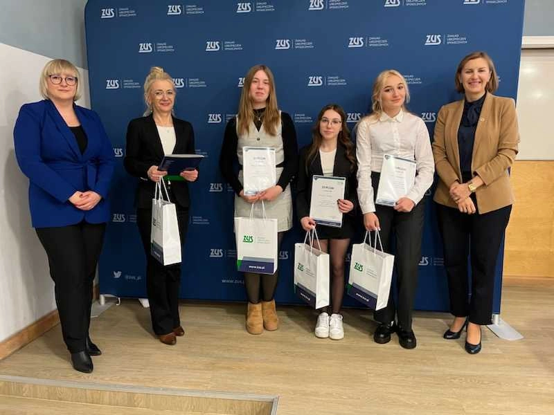 Uczniowie z Zespołu Szkół im. Bohaterów Września 1939 Roku w Iławie...