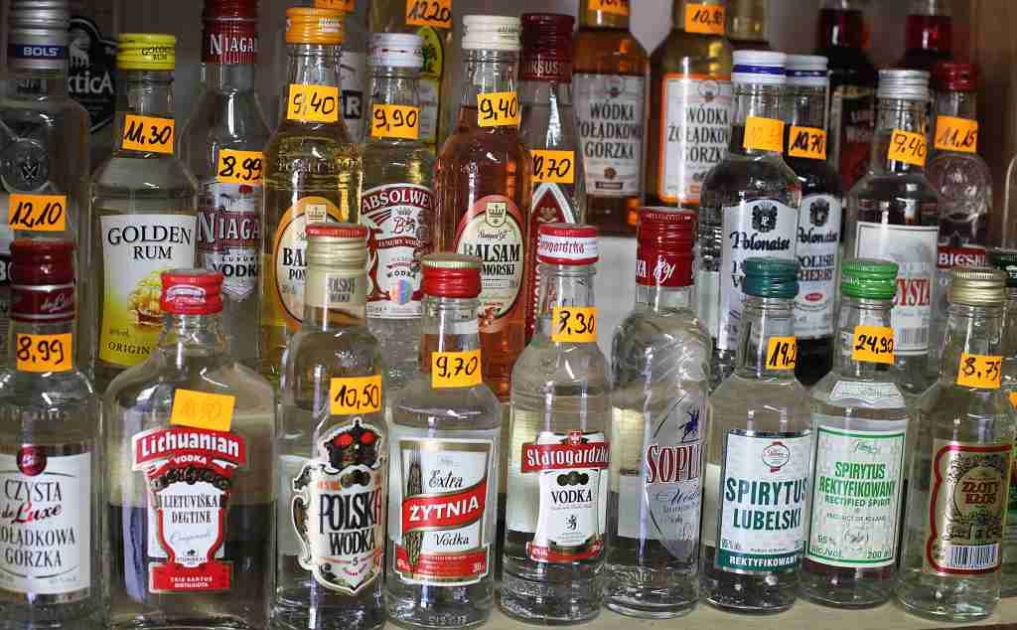 Nielegalnie sprzedawała alkohol w domu. Usłyszała zarzut