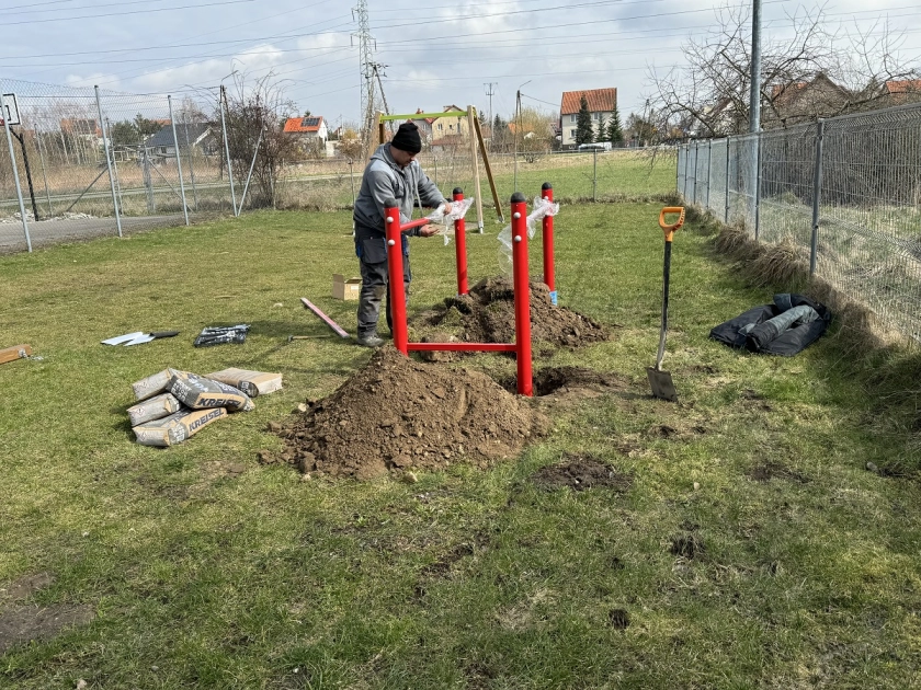 Nowe urządzenia na placu zabaw