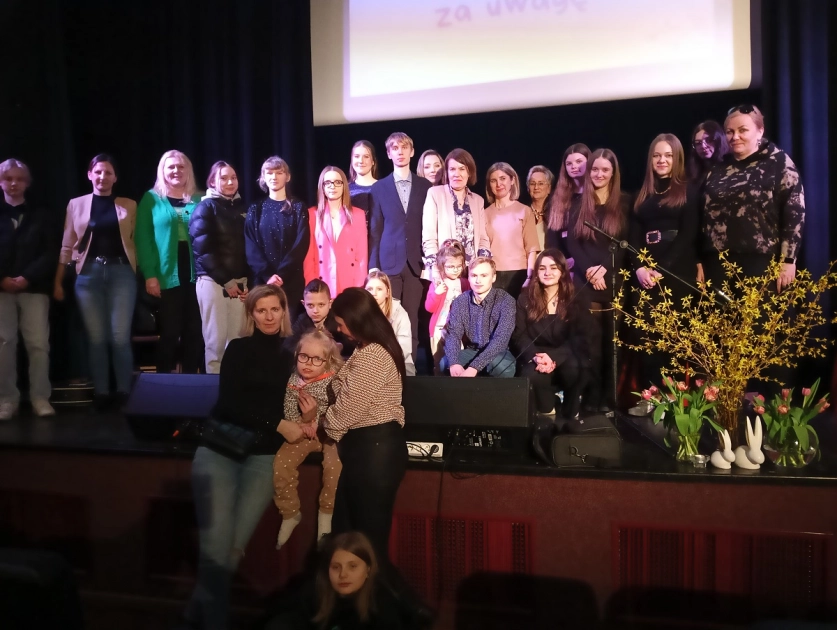  WIECZOREK POETYCKI: „Pod dachami Paryża”.