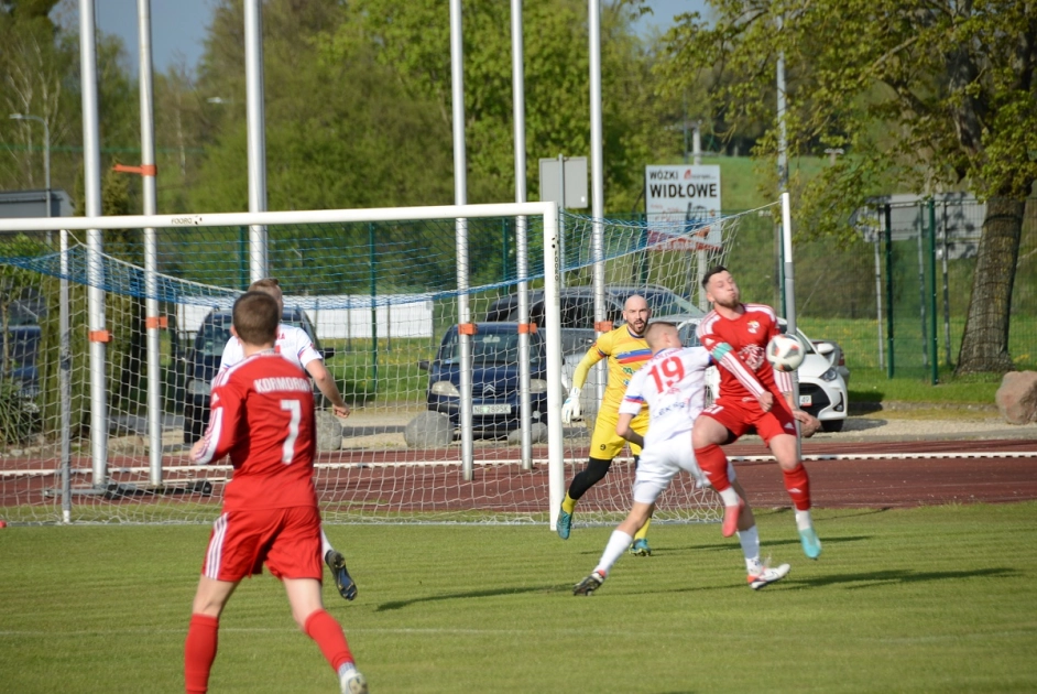 Polonia wygrywa i jest liderem