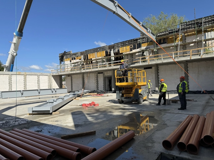 Dobre tempo na budowie hali