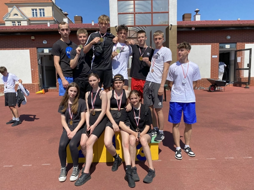 MEDALE  LEKKOATLETÓW  ZSEIT