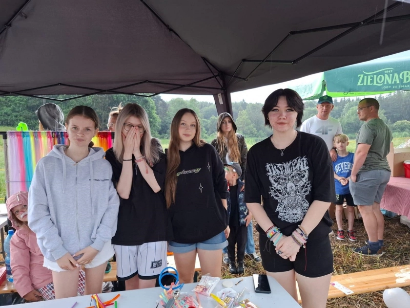 Wolontariusze z LO na Zakrzewku 