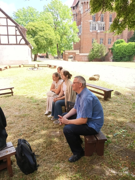 Wolontariusze na zamku w Malborku.