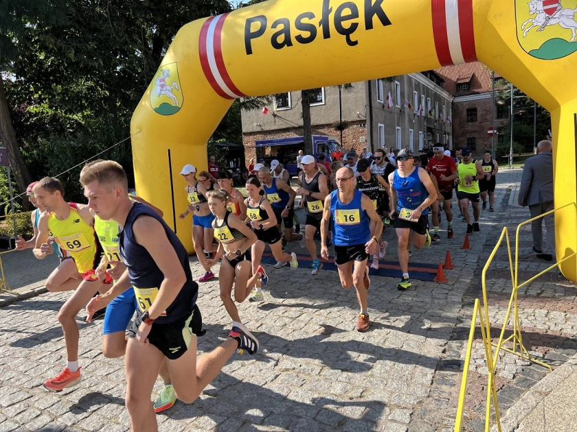 Półmaraton wzdłuż pochylni czy bieg wokół murów
