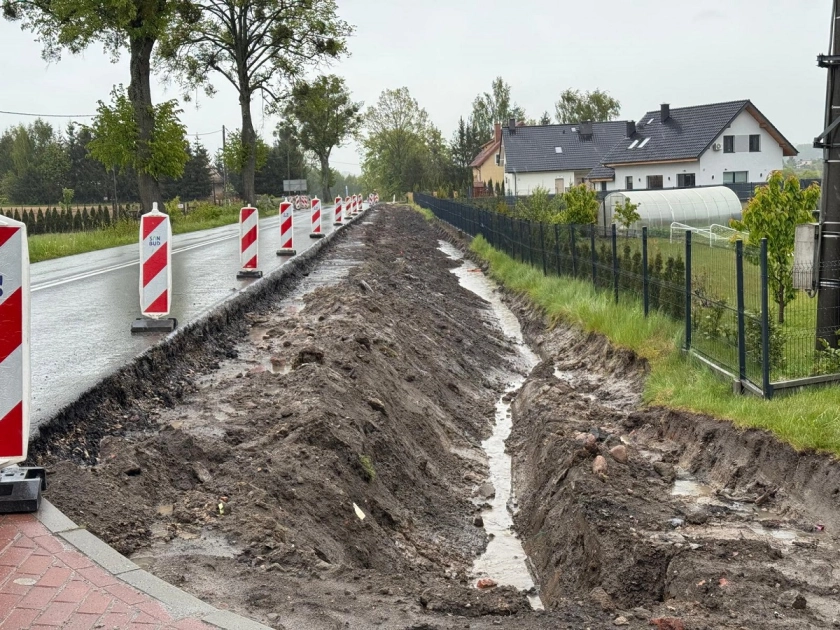 Dobre tempo prac na budowie ścieżki rowerowej