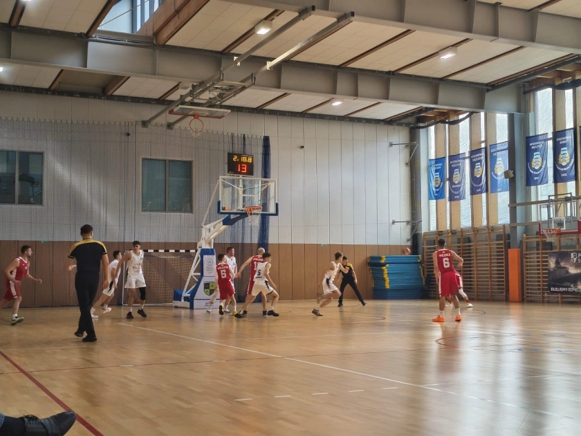 Pierwszy mecz koszykarzy Polonii