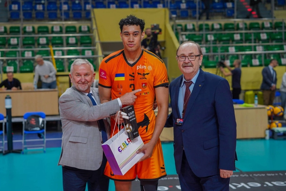 Powiat Elbląski wspiera sport – pierwsze zwycięstwo VC Barkom-Każany!