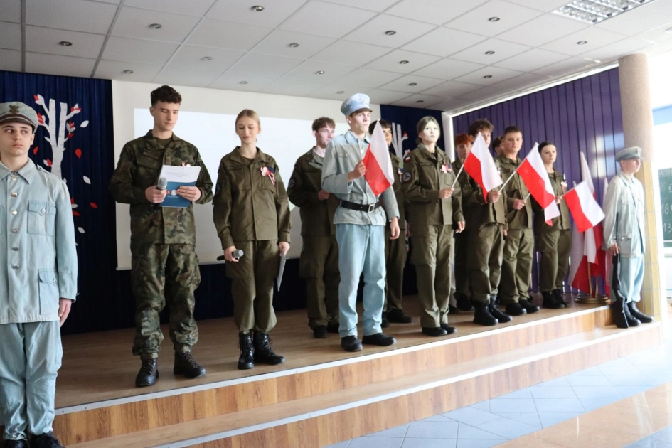 Uroczyste Obchody Narodowego Święta Niepodległości w ZSEiT w Pasłęku