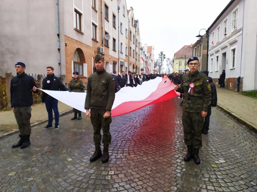 11 LISTOPADA 2025 r. – ZSEiT w Pasłęku oddaje hołd Niepodległej