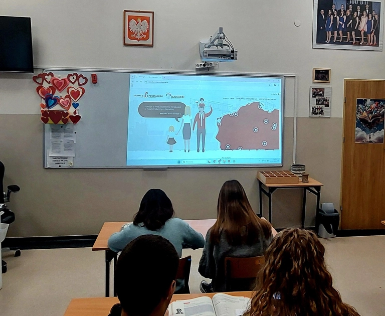 Uczniowie Zespołu Szkół w Pasłęku pamiętają o Powstańcach!