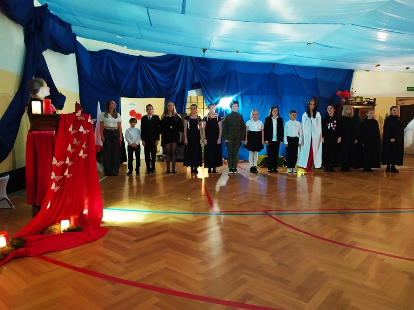 ZSEiT Pasłęk na 107. rocznicy odzyskania niepodległości w Słobitach