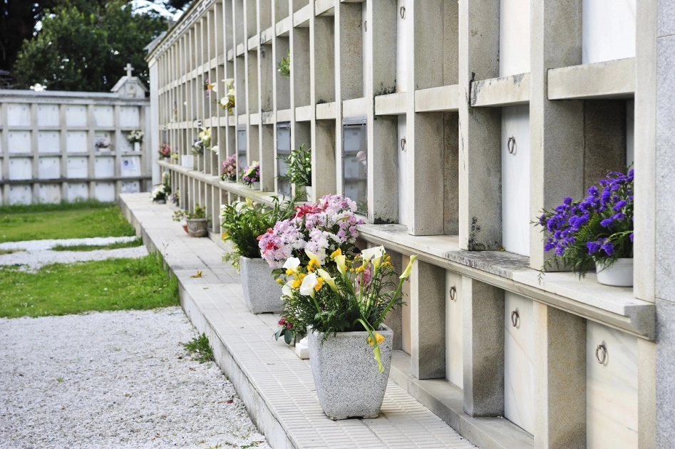 Kolumbaria prefabrykowane – nowoczesne rozwiązanie na przepełnione cmentarze