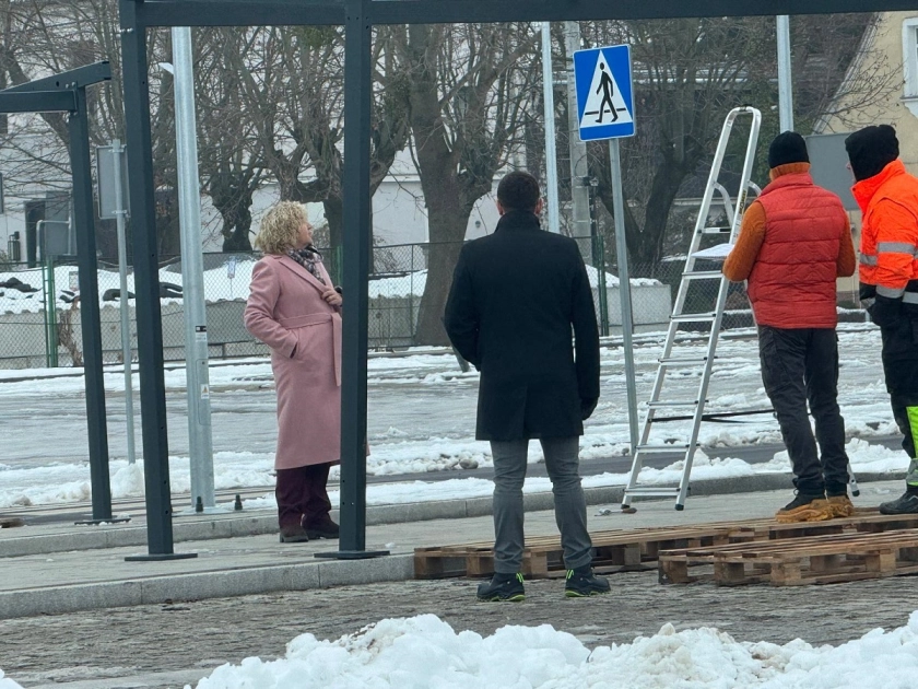 Ostatnie prace przed przekazaniem placu do użytku