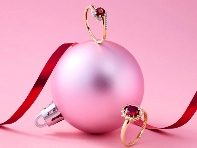 Biżuteria na święta – jak wybrać prezent, który zapadnie w pamięć?