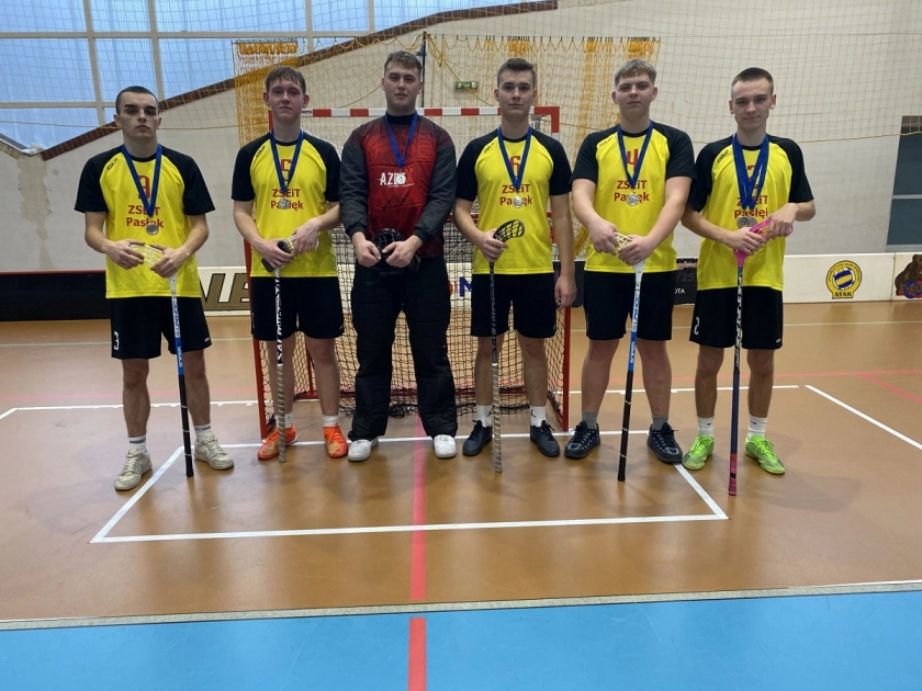 SREBRO W UNIHOKEJU DLA ZSEiT