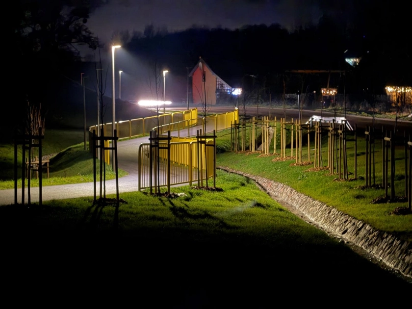 Świeci co czwarta lampa