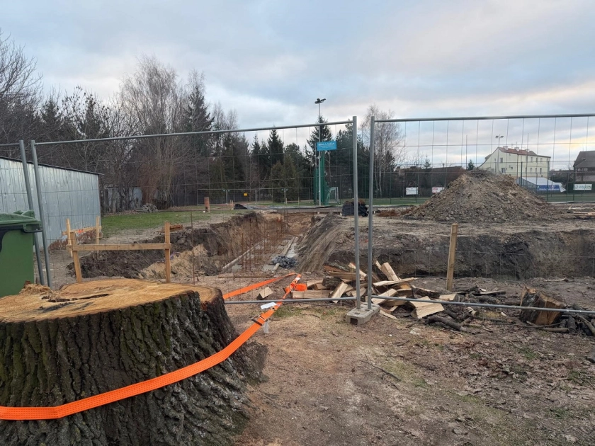 Zast&oacute;j na budowie sali?