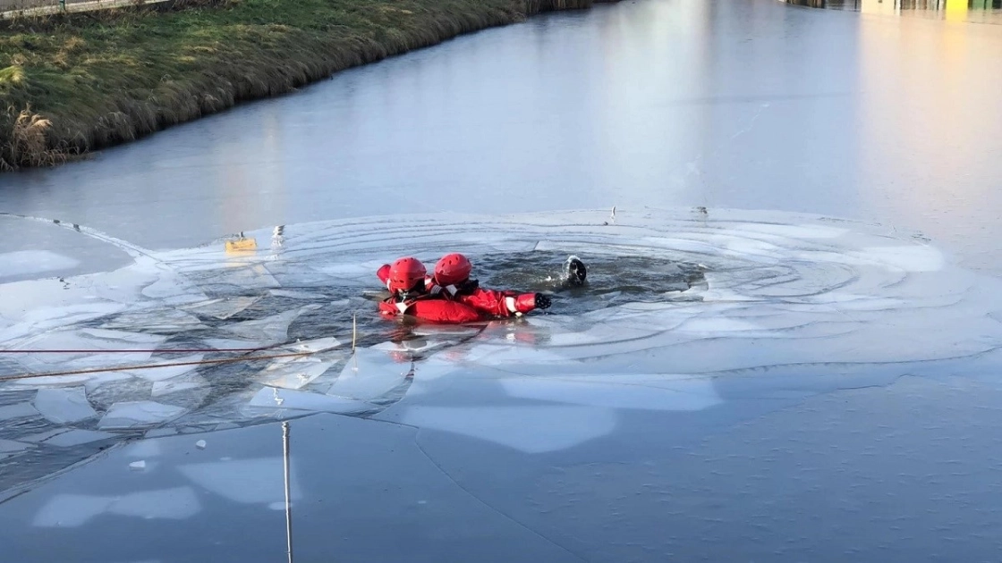 Ostrożnie z wchodzeniem na l&oacute;d