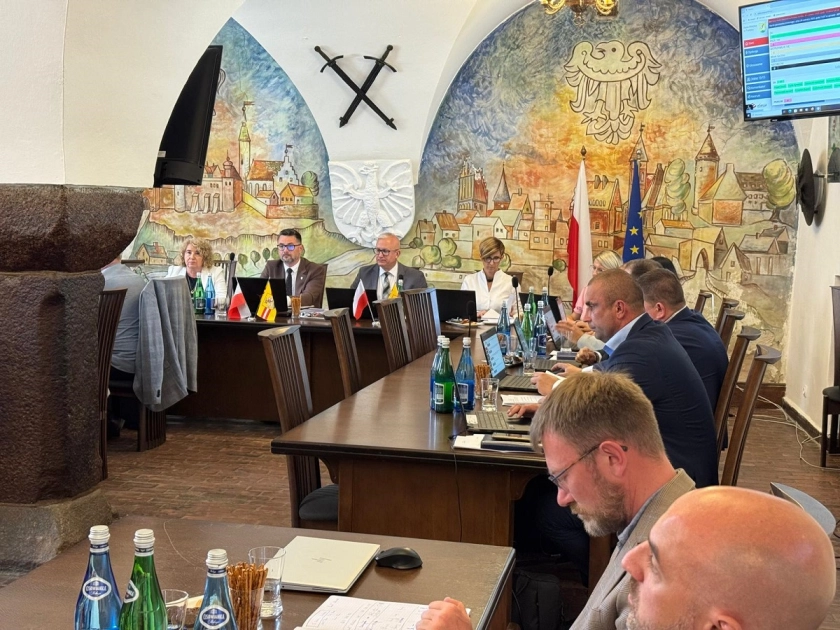 Trzech kandydat&oacute;w