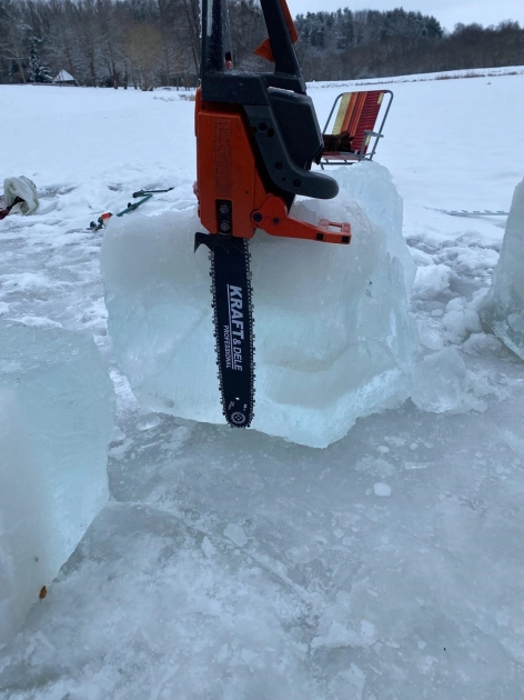 50 &ndash; 60 cm pokrywy lodowej