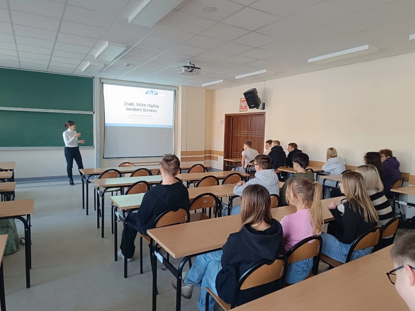 Przyszłość biznesu i logistyki. Wizyta uczni&oacute;w ZS  w Akademii Nauk Stosowanych w Elblągu