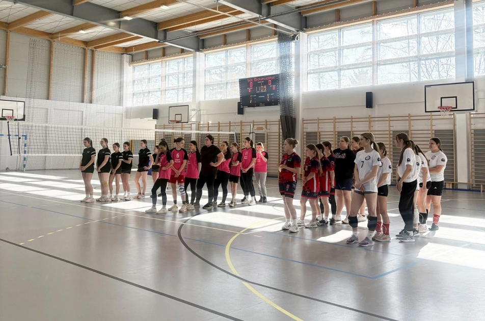 Sportowa integracja młodzieży w hali ZSEiT