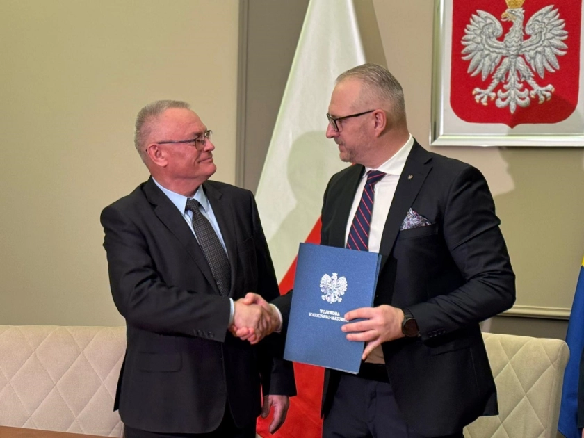 Wojewoda i wicestarosta podpisali umowy